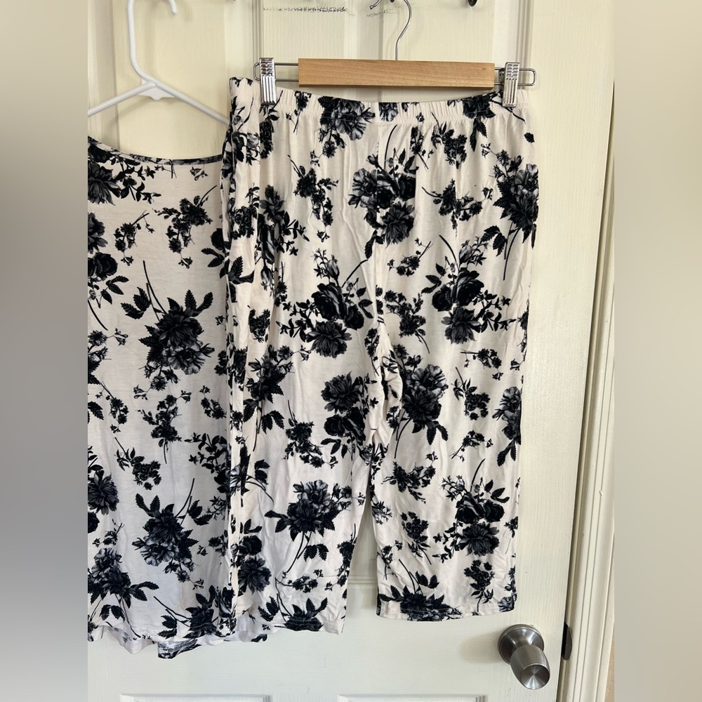 Women’s Floral Lounge Set Pajama Set Tank & Pants Black Cream Rayon Size L - Picture 7 of 9